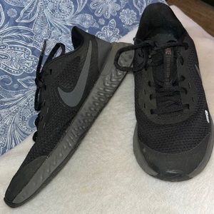 Black Nike kids sneakers/great condition